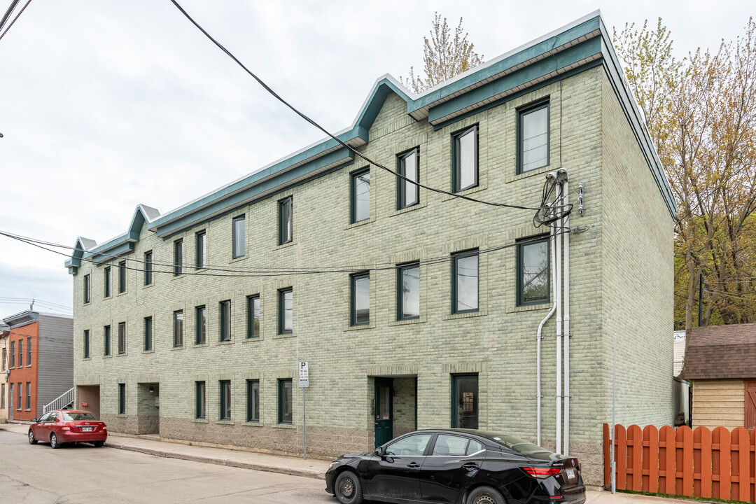 535 Châteauguay Rue in Québec, QC - Building Photo