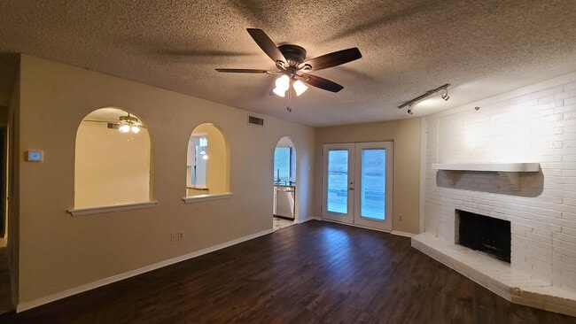 1632 Nueces Dr in Garland, TX - Building Photo - Building Photo