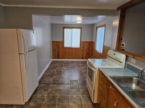 2112 3rd St in La Grande, OR - Building Photo - Building Photo