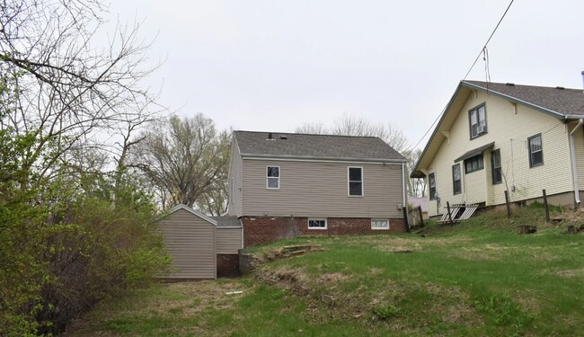 2325 S Clinton St in Sioux City, IA - Foto de edificio - Building Photo