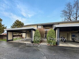 7066 W Colehaven Ln in Boise, ID - Building Photo