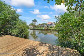 2060 Newfound Harbor Dr in Merritt Island, FL - Building Photo - Building Photo