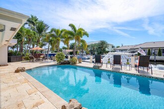 2330 NE 48th St in Lighthouse Point, FL - Building Photo - Building Photo