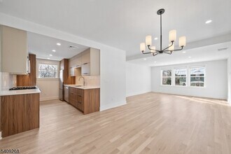 96 Watchung Ave in Montclair, NJ - Building Photo - Building Photo