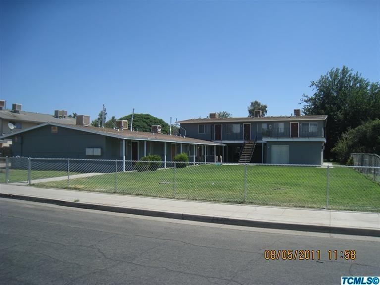 938 N A St in Tulare, CA - Building Photo