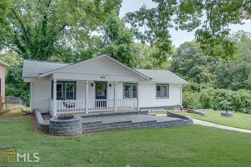 485 Lake Dr in Hapeville, GA - Building Photo