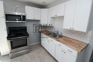 48-50-50 Congress St in Rochester, NH - Building Photo