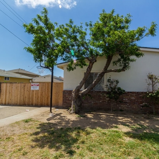 310 W Hill St in Oxnard, CA - Foto de edificio - Building Photo