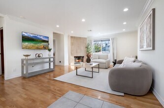 525 N Orange Dr, Unit .5 in Los Angeles, CA - Foto de edificio - Building Photo