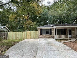 2101 Mulkey Rd SW in Marietta, GA - Building Photo - Building Photo