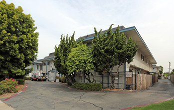 The Chula Vista Townhouse in Chula Vista, CA - Building Photo - Building Photo