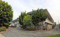 The Chula Vista Townhouse in Chula Vista, CA - Foto de edificio - Building Photo