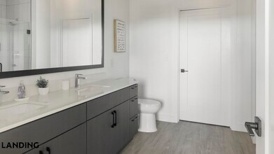 1007 S Mint St, Unit 814 in Charlotte, NC - Foto de edificio - Building Photo