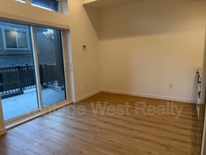 660-660 Cawston Ave in Kelowna, BC - Building Photo - Building Photo