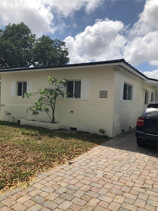 416 NW 35th Ave in Miami, FL - Building Photo