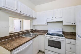 1941 NW 96th Terrace in Pembroke Pines, FL - Building Photo - Building Photo