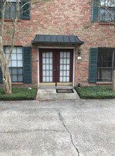 2293 Hollydale Ave, Unit 7D in Baton Rouge, LA - Building Photo - Building Photo