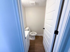 2307 Bridlewood Blvd in Obetz, OH - Building Photo - Building Photo