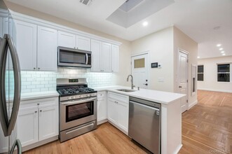 41-06 25th Ave in Queens, NY - Building Photo - Building Photo