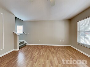 10211 Summerview Cir in Riverview, FL - Foto de edificio - Building Photo