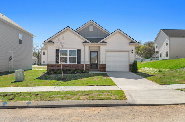 702 Samuel Dr