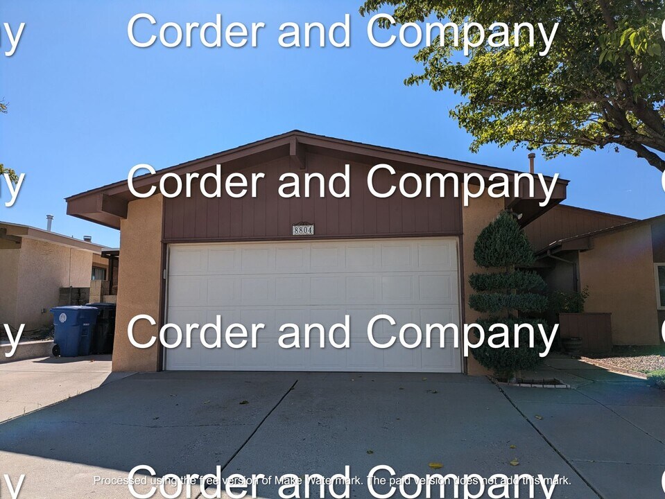 8804 San Francisco Rd NE in Albuquerque, NM - Building Photo
