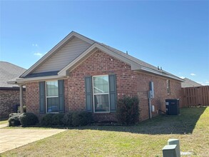 456 Buena Vista Wy in Prattville, AL - Building Photo - Building Photo