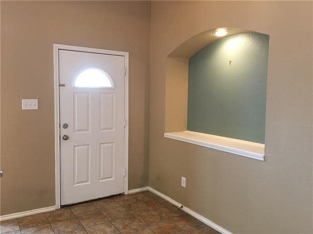 6740 Red Rock Trail in Watauga, TX - Foto de edificio - Building Photo