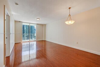 1250 S Miami Ave, Unit Apt 1010 in Miami, FL - Building Photo - Building Photo