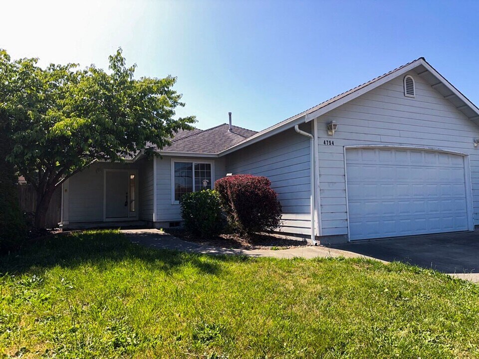 4754 Kincaid Ct in Eureka, CA - Building Photo