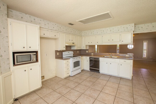 2946 River Bend Ct in Corpus Christi, TX - Building Photo - Building Photo