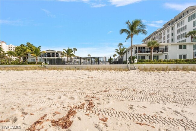 property at 1065 Gulf Shore Blvd N