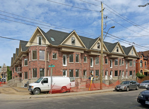 77-87 Young St in Hamilton, ON - Building Photo - Building Photo