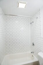 561 W Cornelia Ave, Unit #270 in Chicago, IL - Building Photo - Building Photo