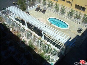 11925 Kling St-Unit -206 in Los Angeles, CA - Building Photo - Building Photo