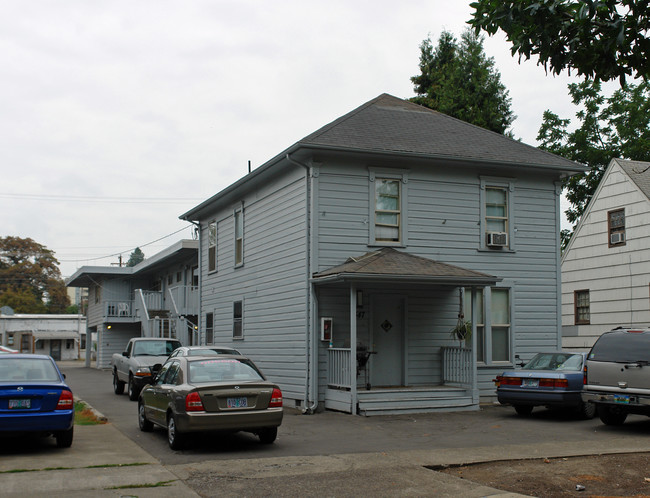 547-555 E 14th Ave in Eugene, OR - Foto de edificio - Building Photo