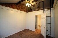 211 S Madeira St photo'