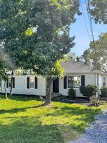 593 Pleasant Hill Dr in La Vergne, TN - Building Photo