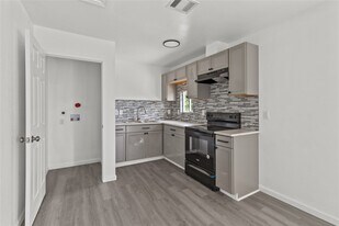 316 20th St in San Leon, TX - Building Photo