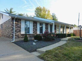 5819 Oak Branch Dr in St. Louis, MO - Building Photo