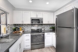 La Serena Apartments in San Diego, CA - Building Photo