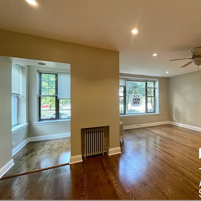 2545 W Logan Blvd, Unit 1W in Chicago, IL - Building Photo - Building Photo