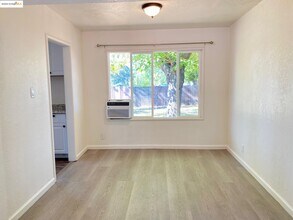 230 Cleaveland Rd in Pleasant Hill, CA - Building Photo - Building Photo