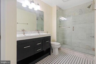 2129 Walnut St in Philadelphia, PA - Building Photo - Building Photo