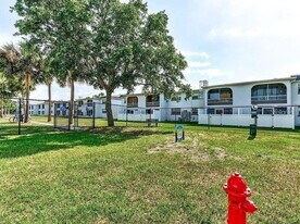 9920 Grace Dr in Port Richey, FL - Building Photo