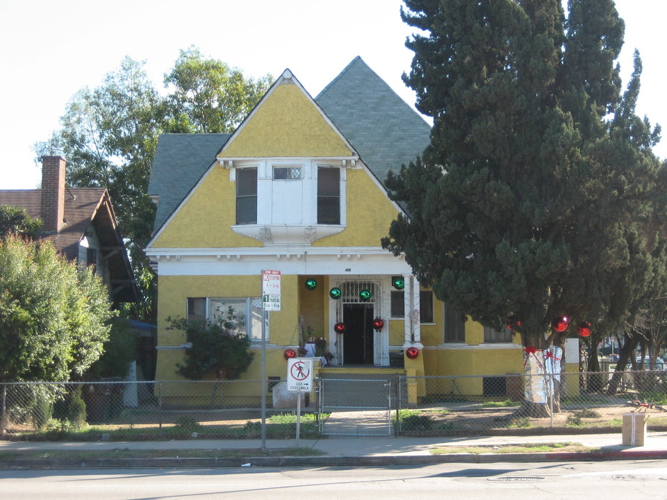 6 Units in Los Angeles, CA - Building Photo