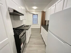 42-33 Kissena Blvd in Queens, NY - Building Photo - Building Photo