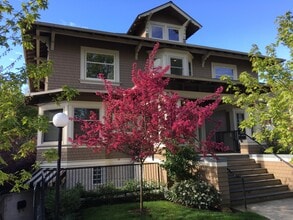 2520 SE Madison St in Portland, OR - Building Photo - Primary Photo