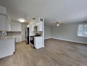 LESTER COURT, LLC in Oakland, CA - Foto de edificio - Interior Photo