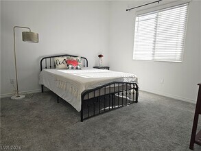 921 Mayfield Mnr Ln in Las Vegas, NV - Building Photo - Building Photo